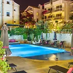 アパートホテル Kalkan Suites Hotel 4*