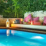 Kalkan Suites Hotel アパートホテル